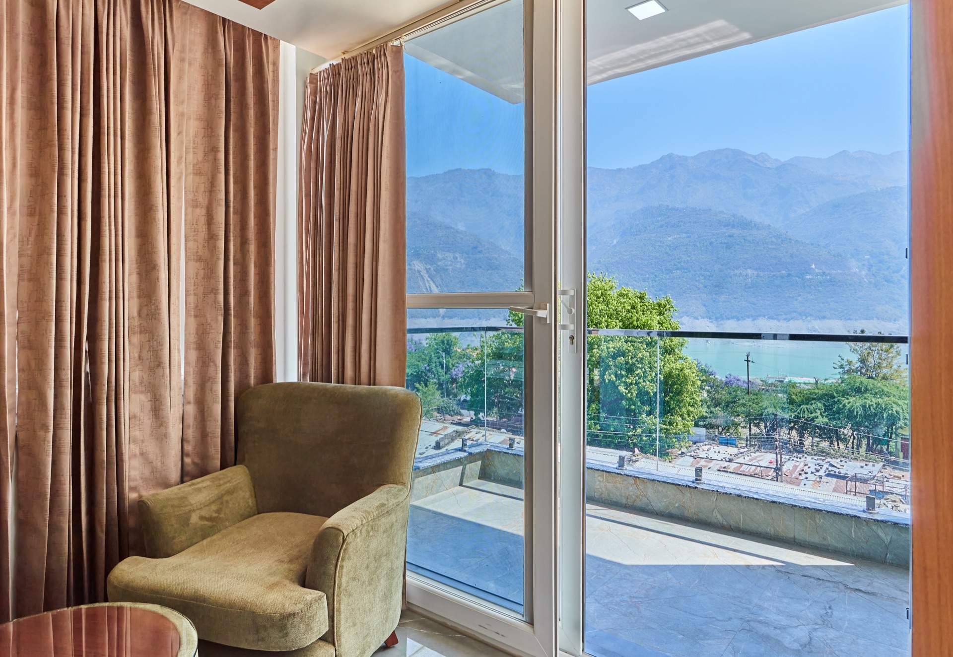 Balcony view over Tehri Lake